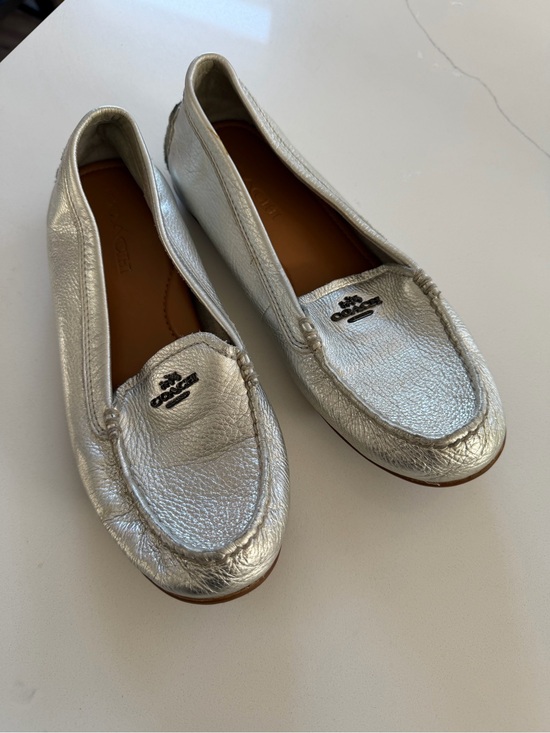Coach Shoes - Coach Mary Lock Up Metallic Silver Leather Loafers Slip-on Shoes Women’s Size 8